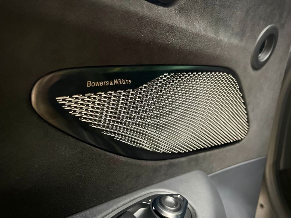 Aston Martin V8 Vantage 2024