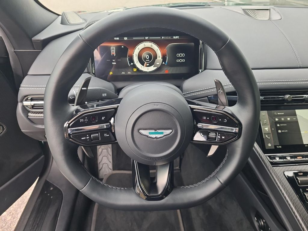 Aston Martin DB12 2024