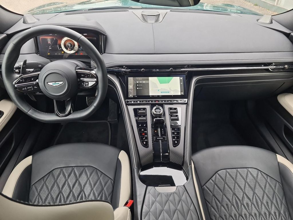Aston Martin DB12 2024