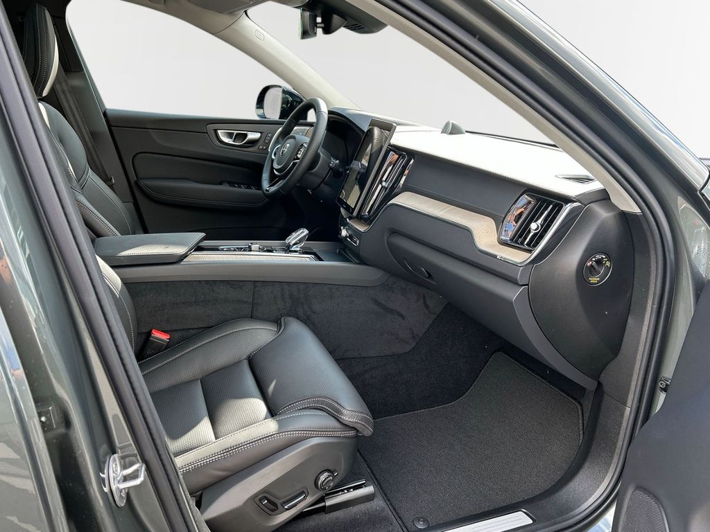 Volvo XC60 2025