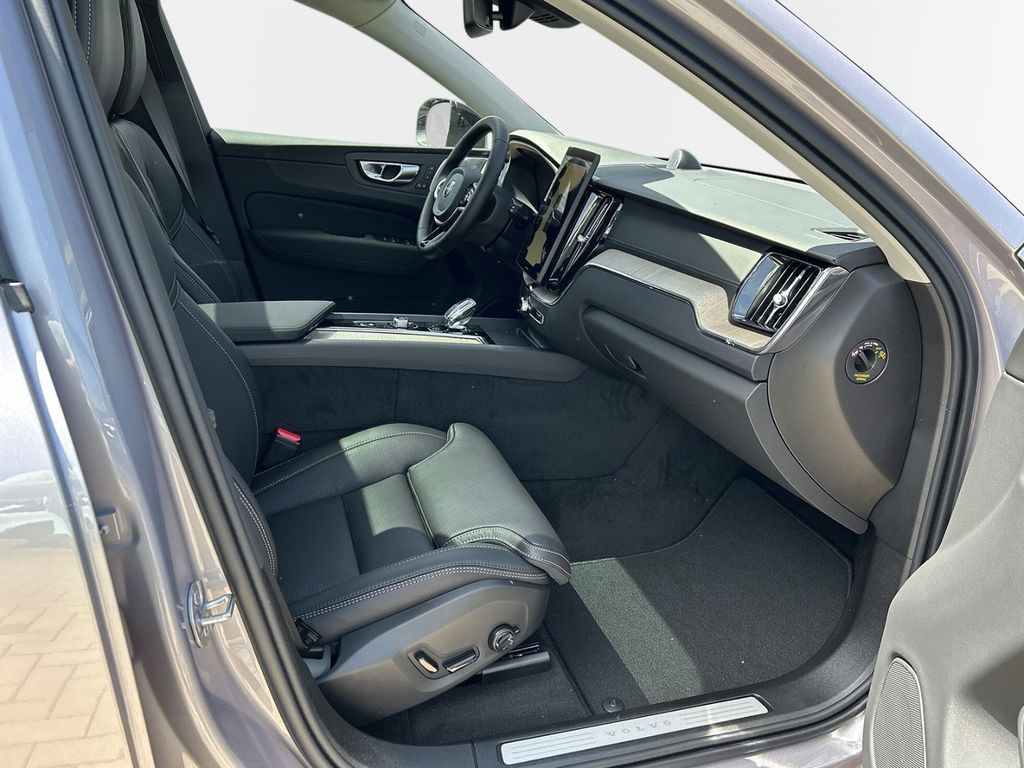 Volvo XC60 2025