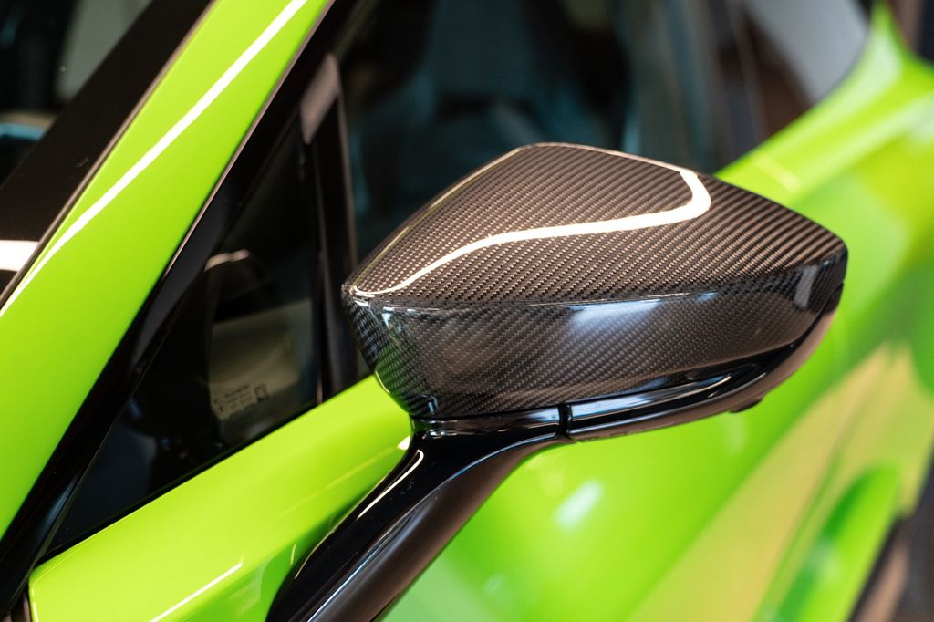 Aston Martin DBX 2024