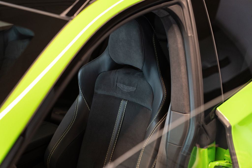 Aston Martin DBX 2024