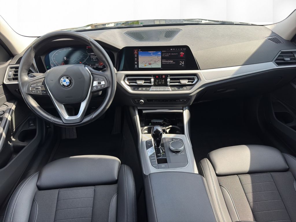 BMW 318 2022