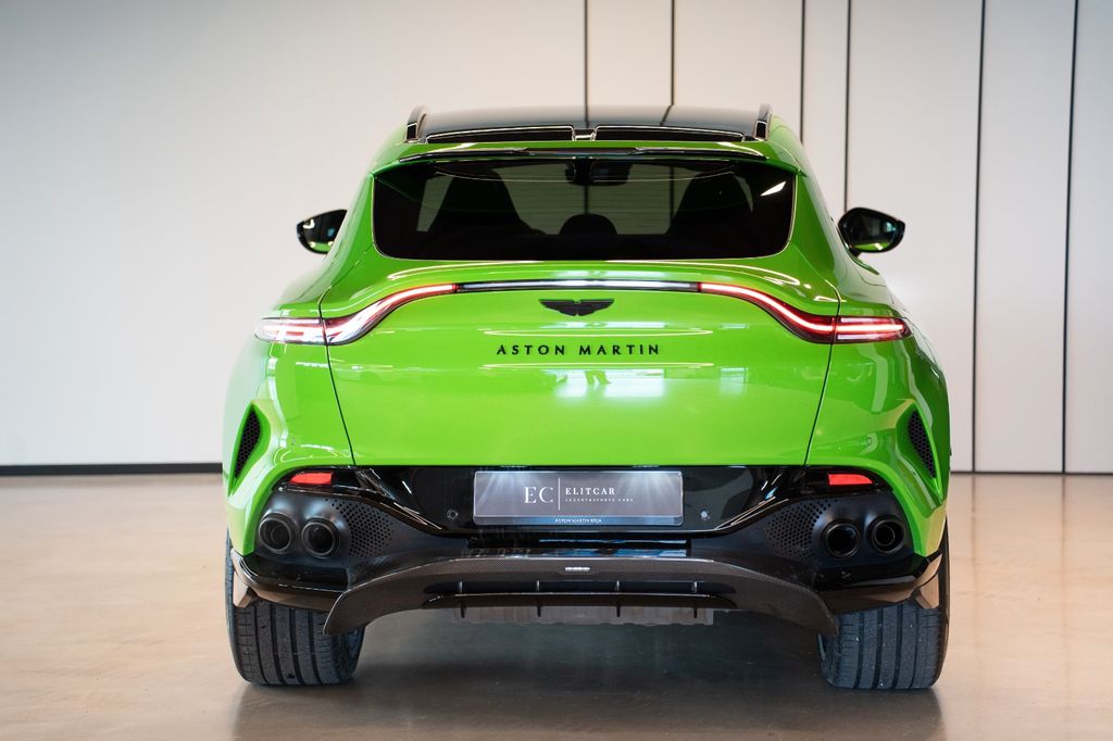 Aston Martin DBX 2024