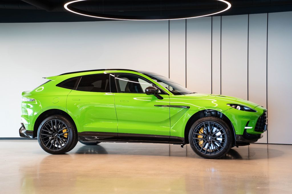 Aston Martin DBX 2024