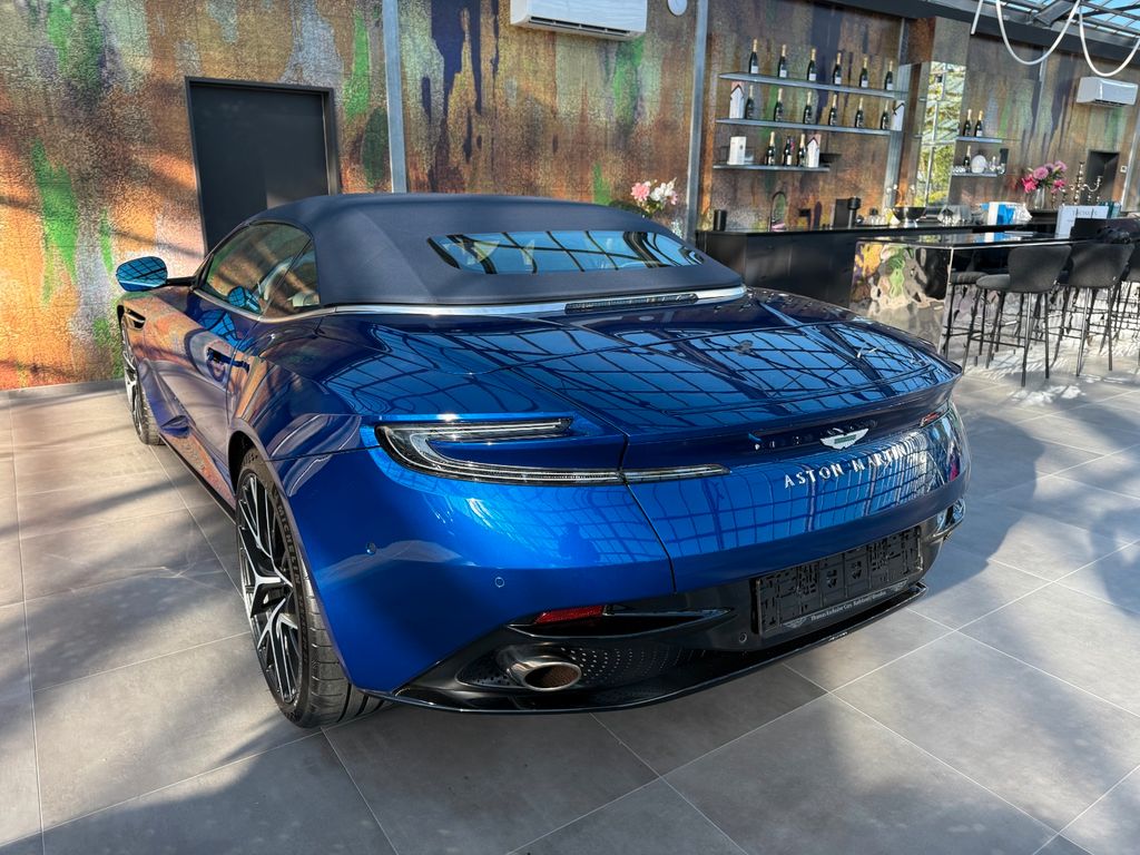 Aston Martin DB12 2024