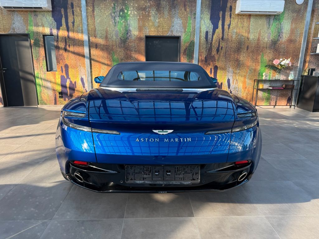 Aston Martin DB12 2024