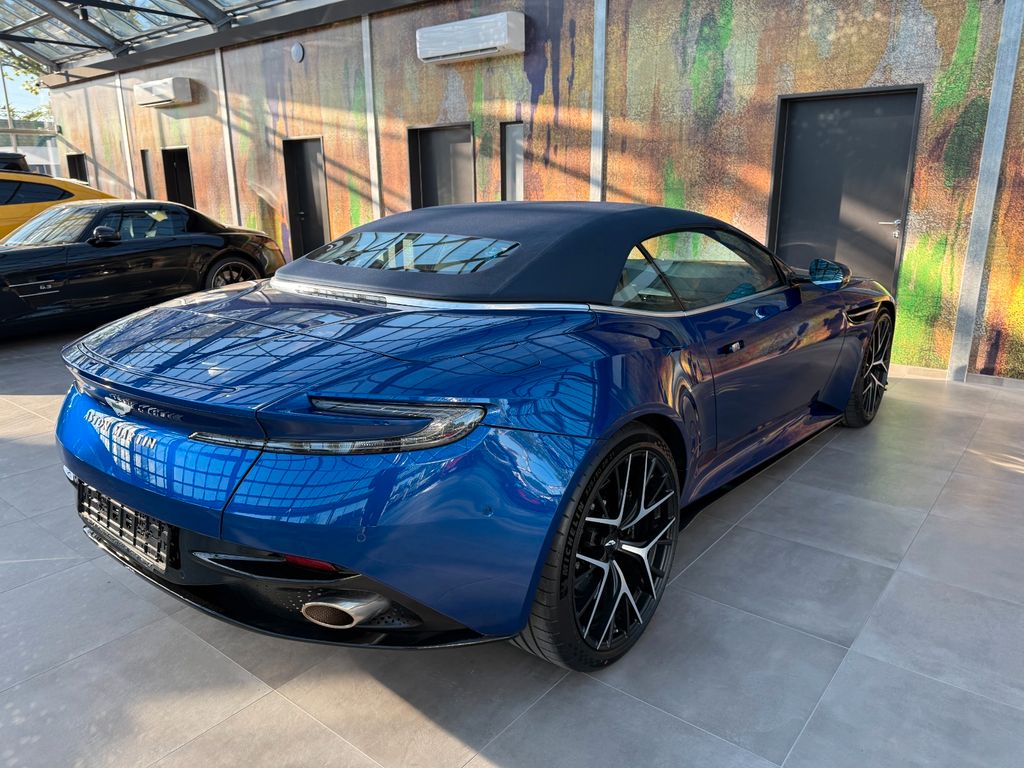 Aston Martin DB12 2024