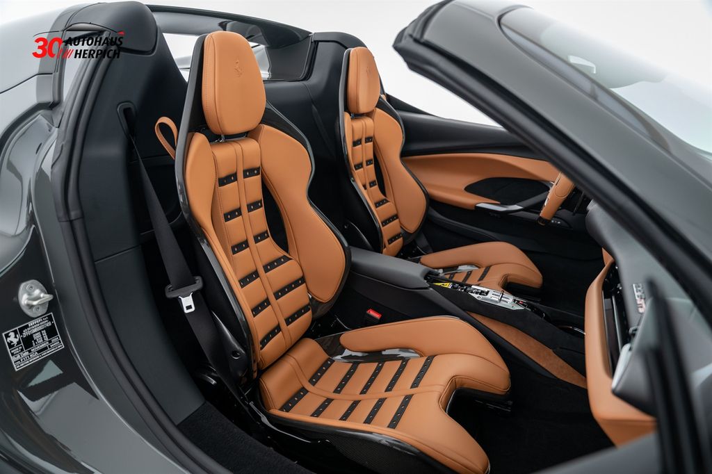 Ferrari 296 GTS 2025