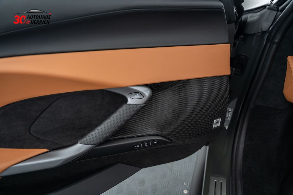 Ferrari 296 GTS 2025