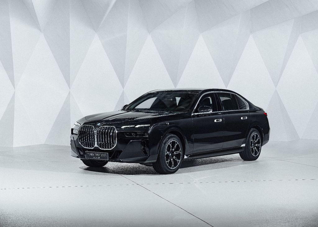 BMW 760 2025