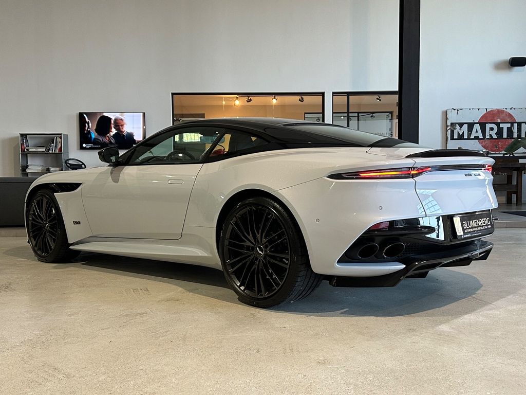 Aston Martin DBS 2021