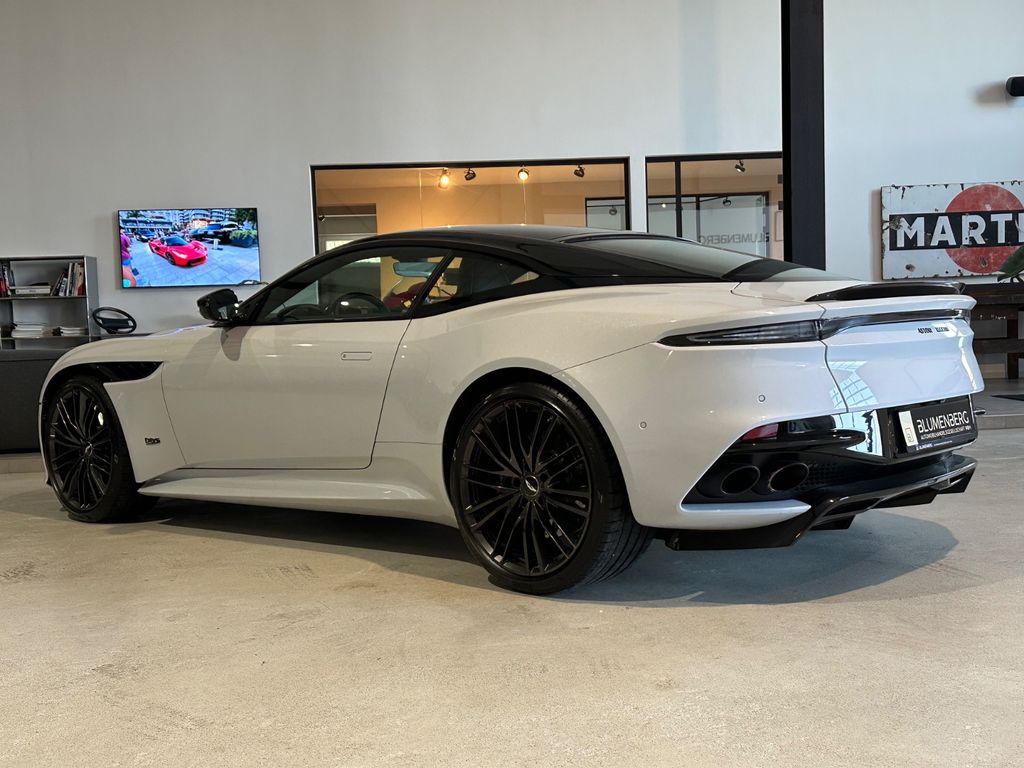 Aston Martin DBS 2021
