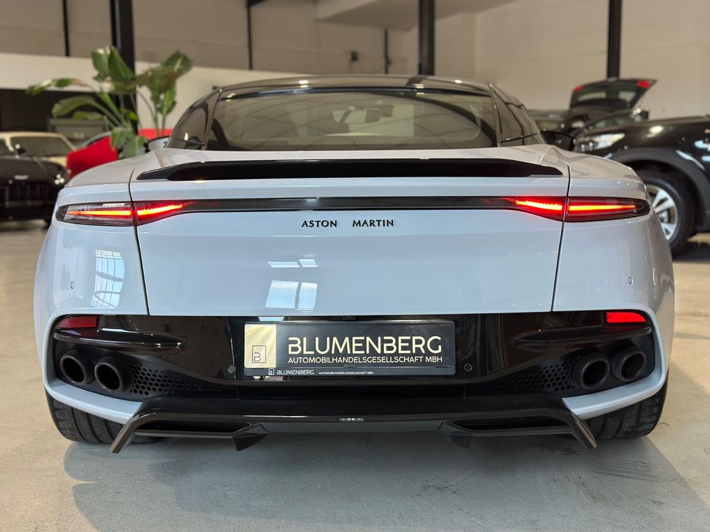 Aston Martin DBS 2021