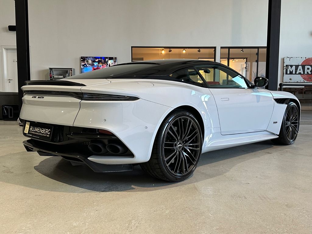 Aston Martin DBS 2021