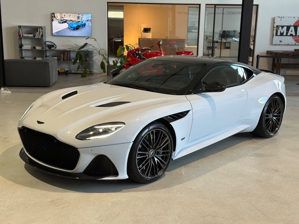 Aston Martin DBS 2021