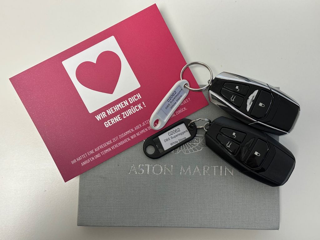 Aston Martin DBS 2021