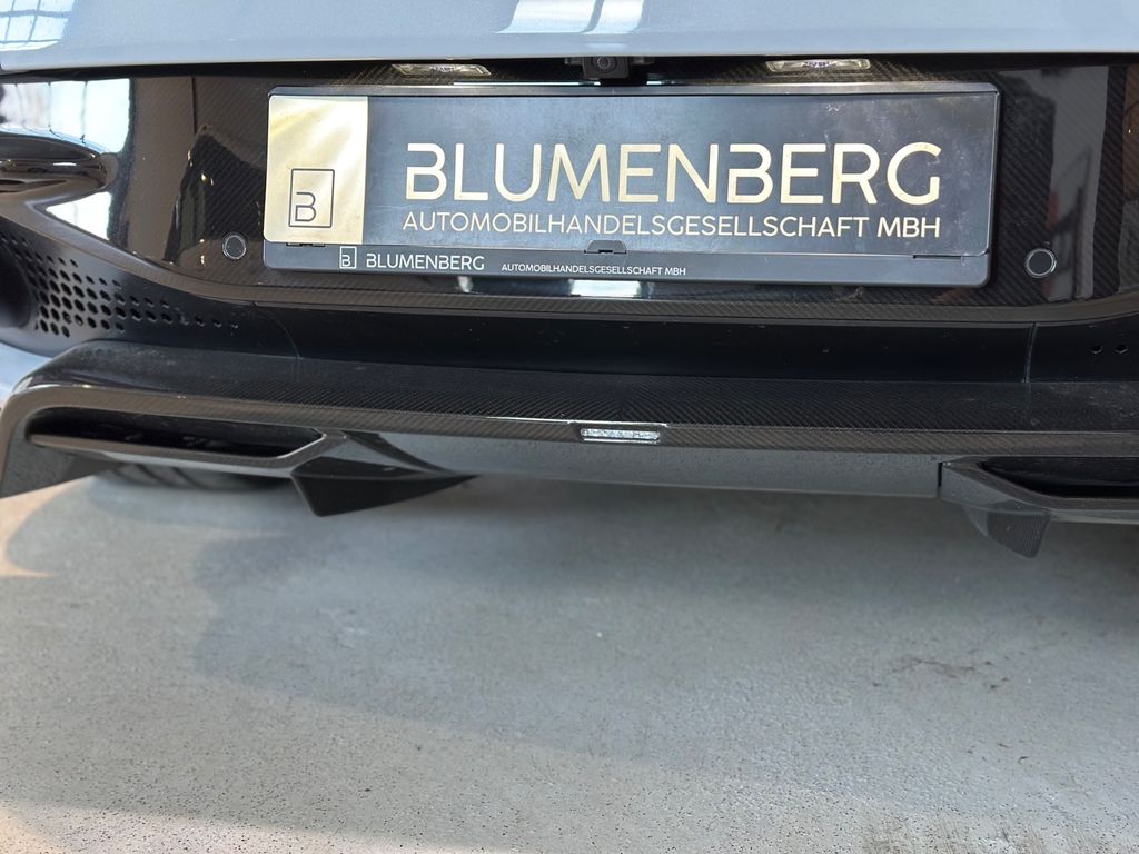 Aston Martin DBS 2021