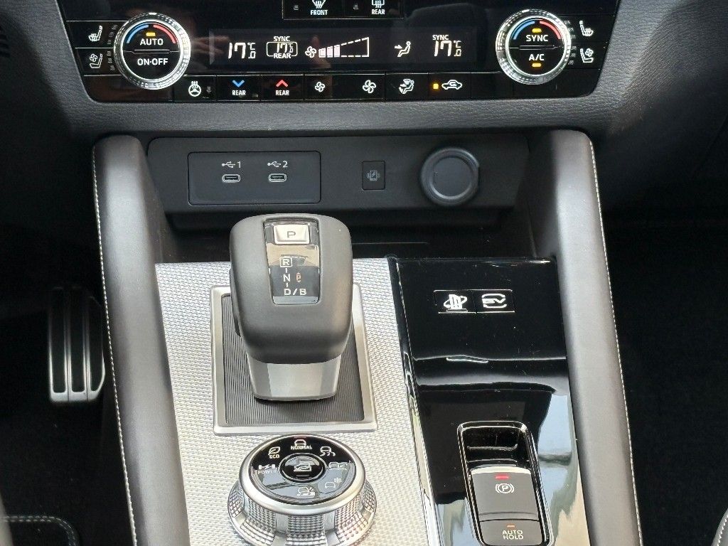 Mitsubishi Outlander 2025