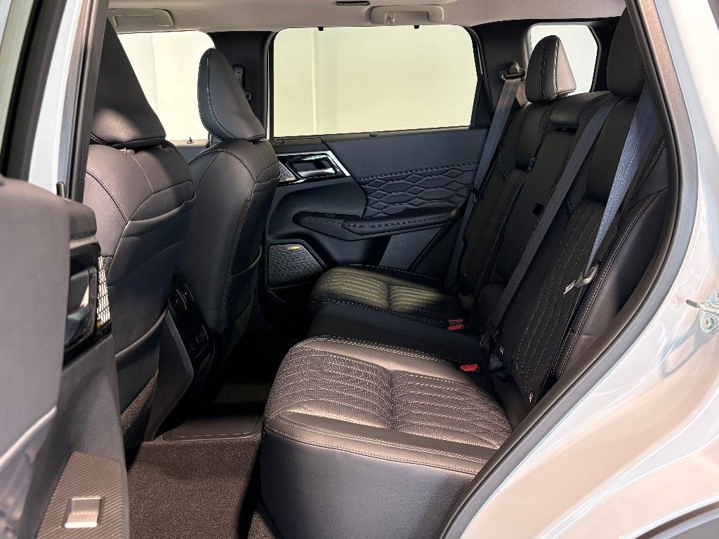 Mitsubishi Outlander 2025