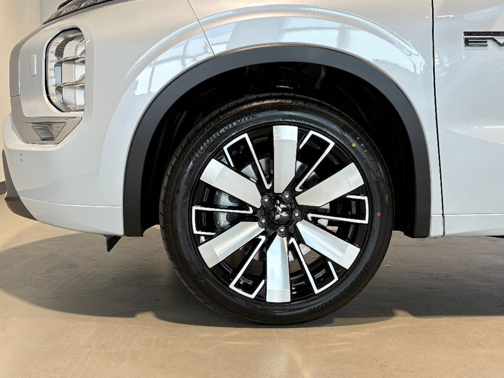 Mitsubishi Outlander 2025