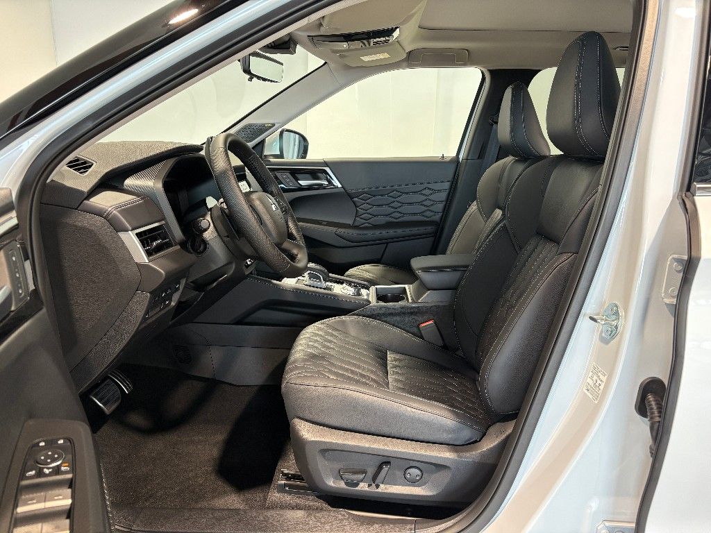 Mitsubishi Outlander 2025