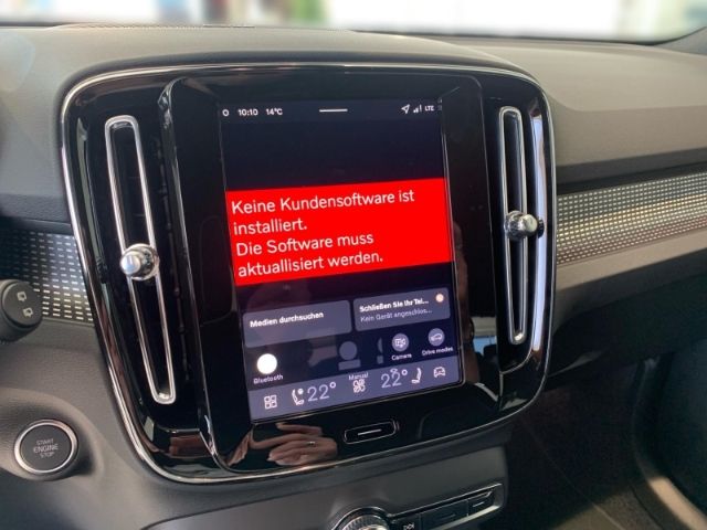 Volvo XC40 2025
