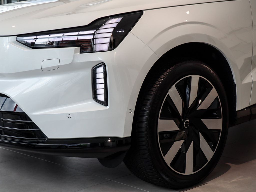 Volvo EX90 2025