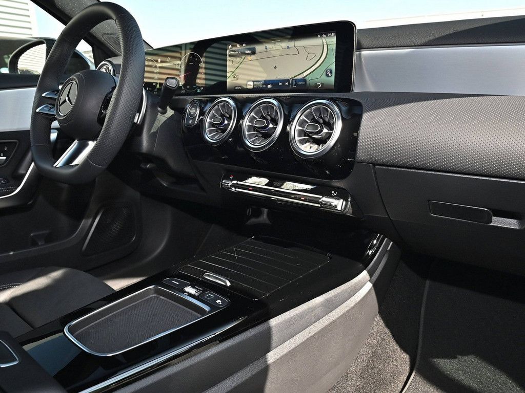 Mercedes-Benz A 200 2025