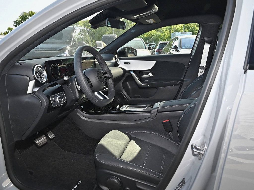 Mercedes-Benz A 200 2025