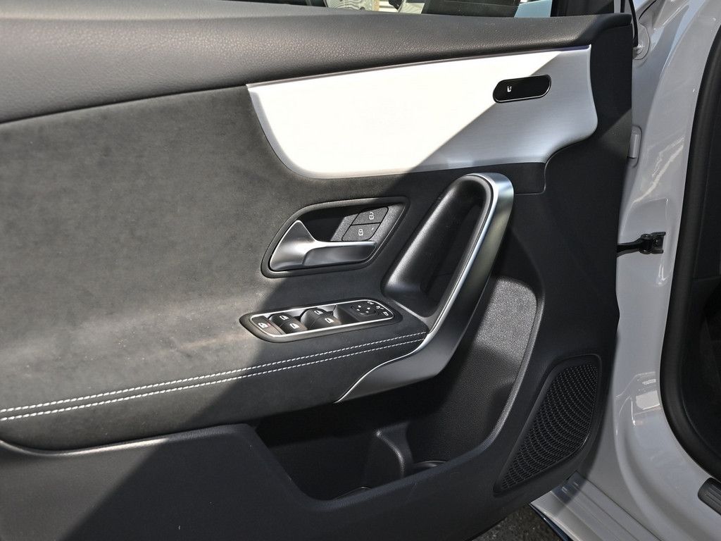 Mercedes-Benz A 200 2025