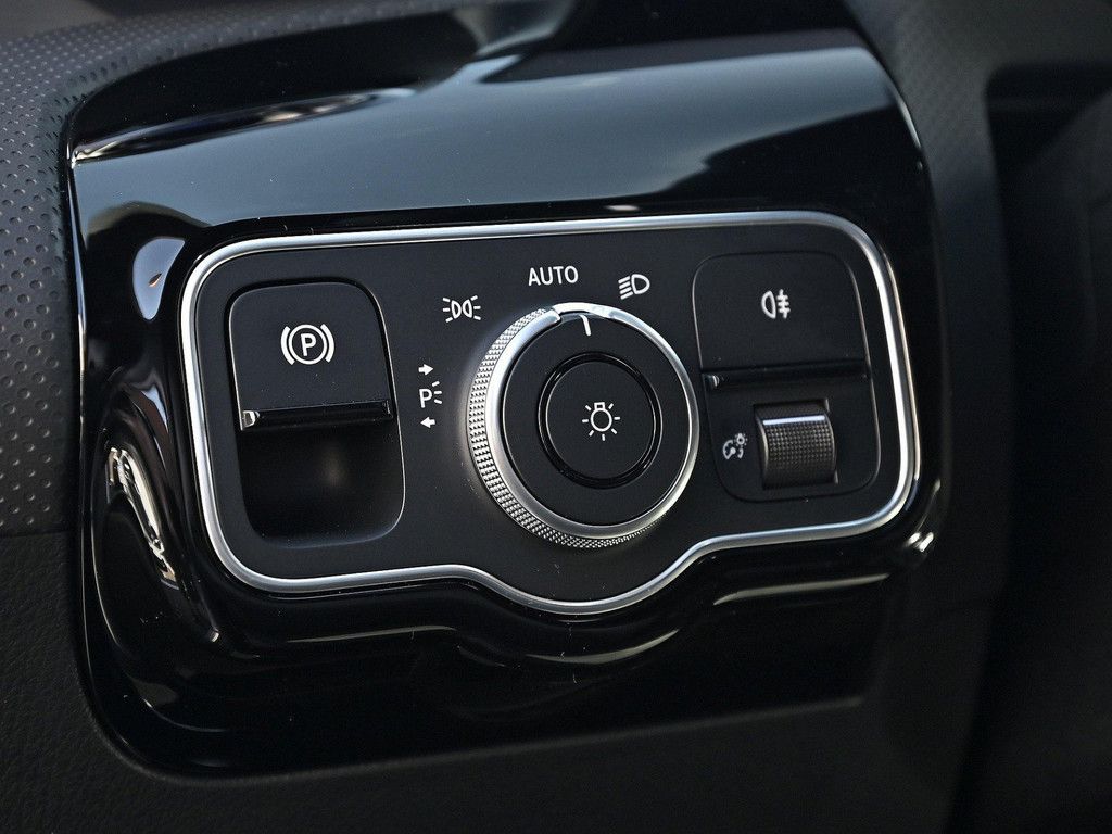 Mercedes-Benz A 200 2025