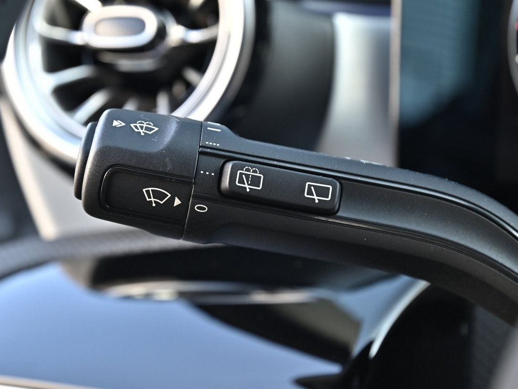 Mercedes-Benz A 200 2025