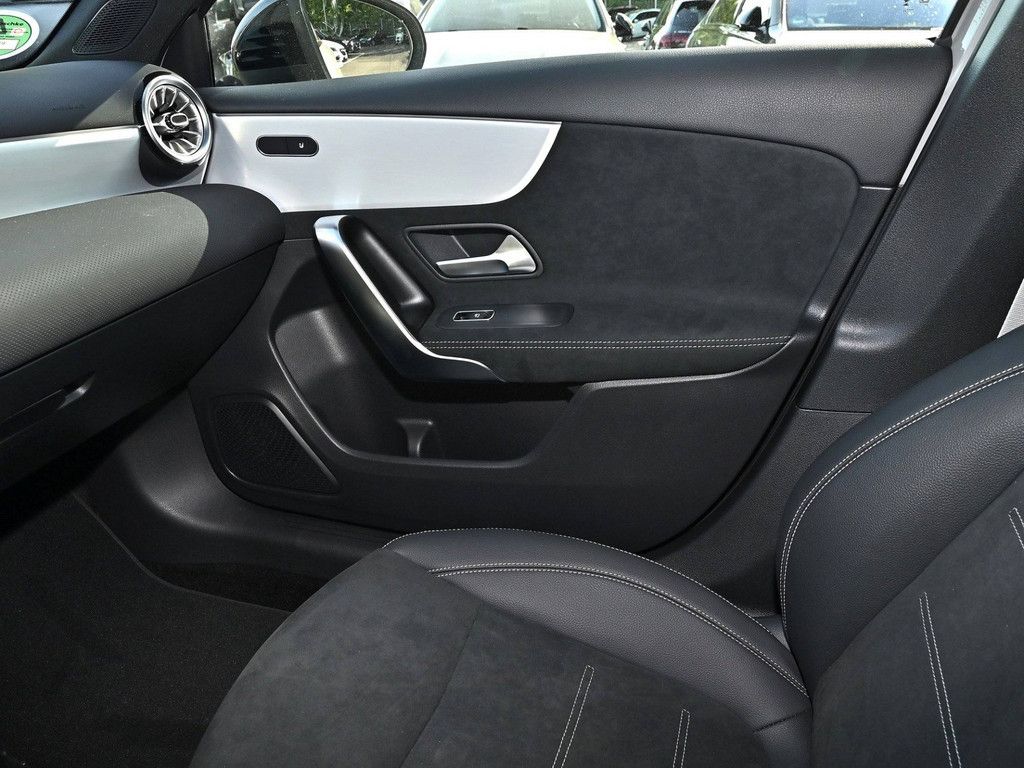 Mercedes-Benz A 200 2025