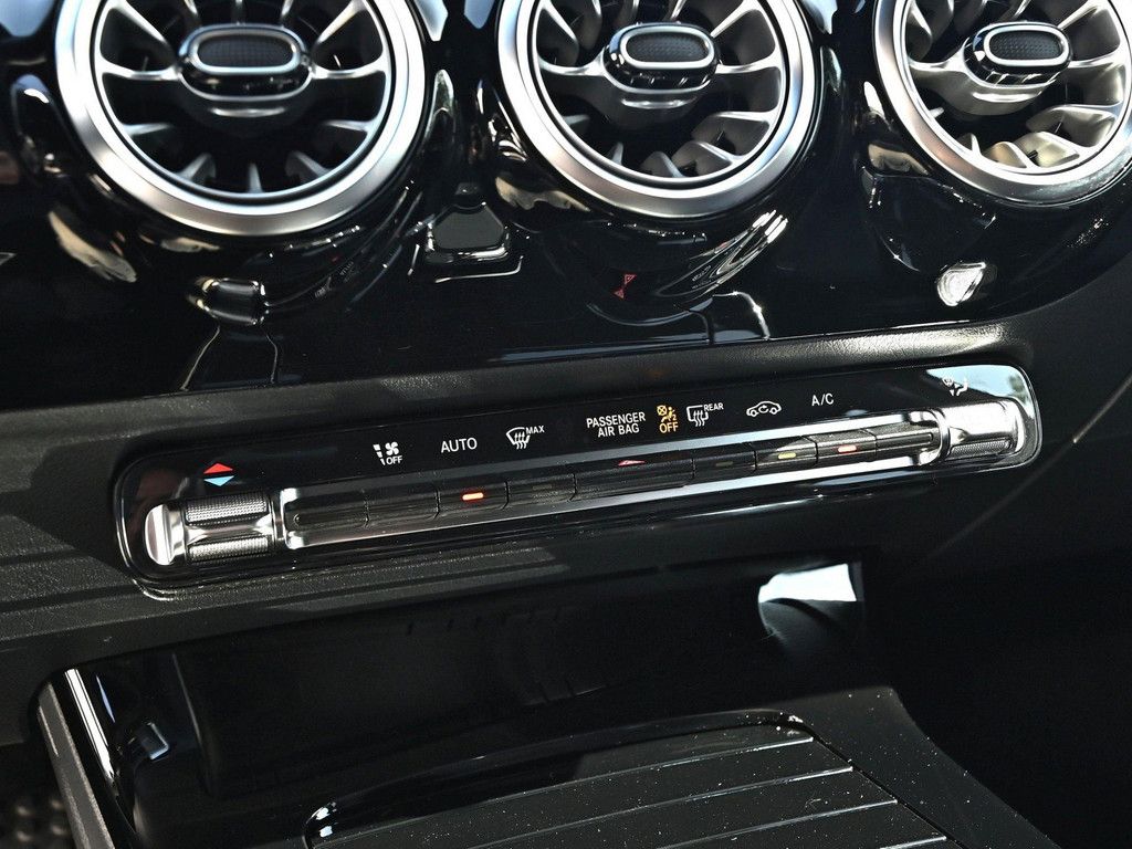 Mercedes-Benz A 200 2025