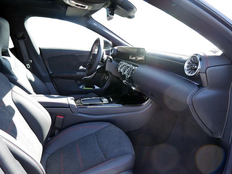 Mercedes-Benz CLA 200 2025