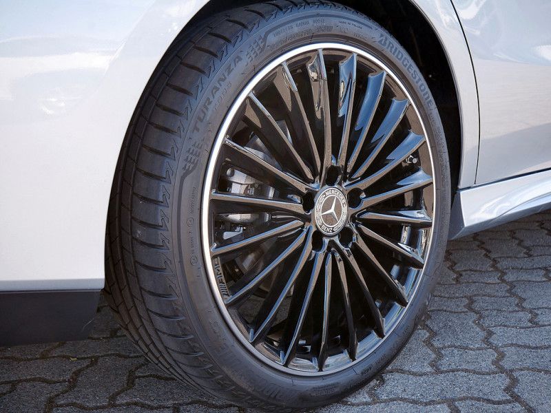 Mercedes-Benz CLA 200 2025