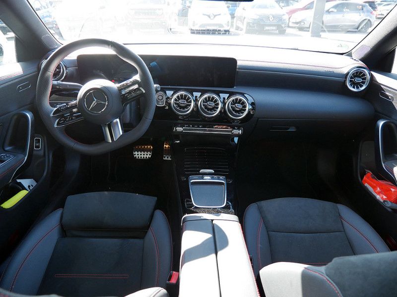 Mercedes-Benz CLA 200 2025