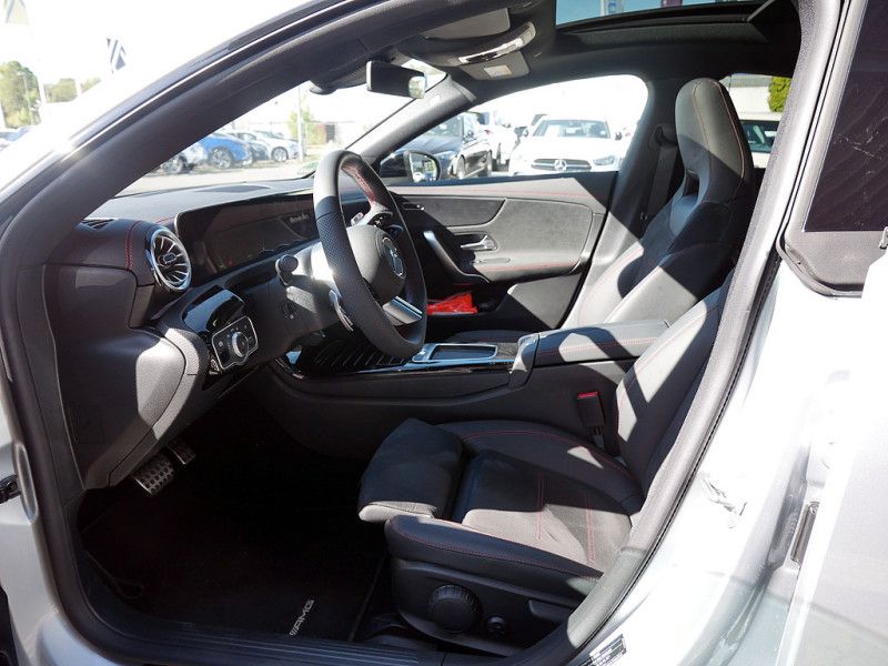 Mercedes-Benz CLA 200 2025