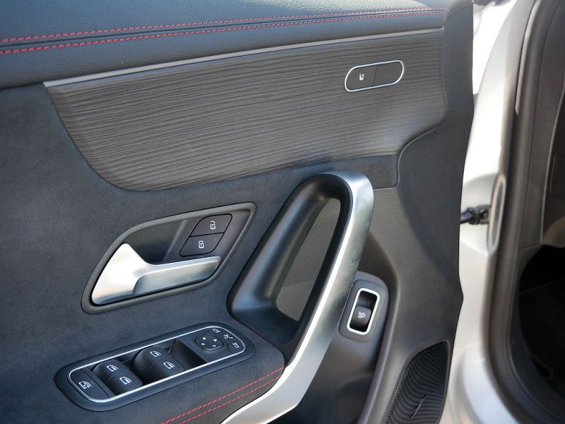 Mercedes-Benz CLA 200 2025