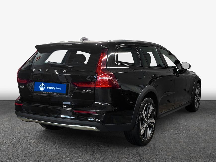 Volvo V60 Cross Country 2023