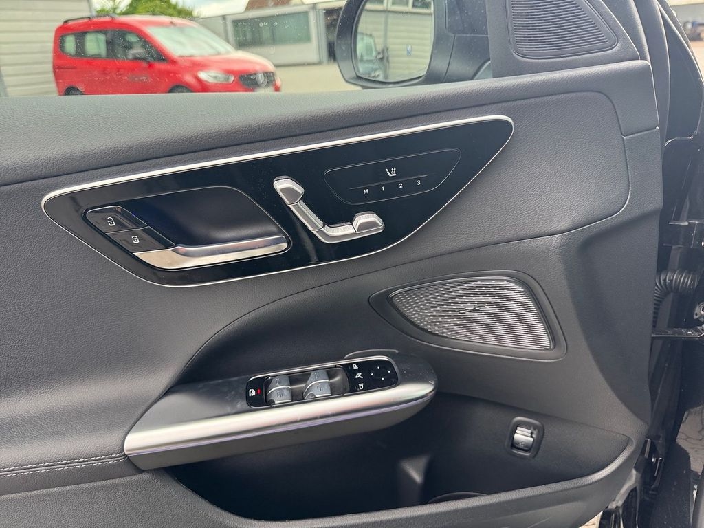 Mercedes-Benz C 200 2025