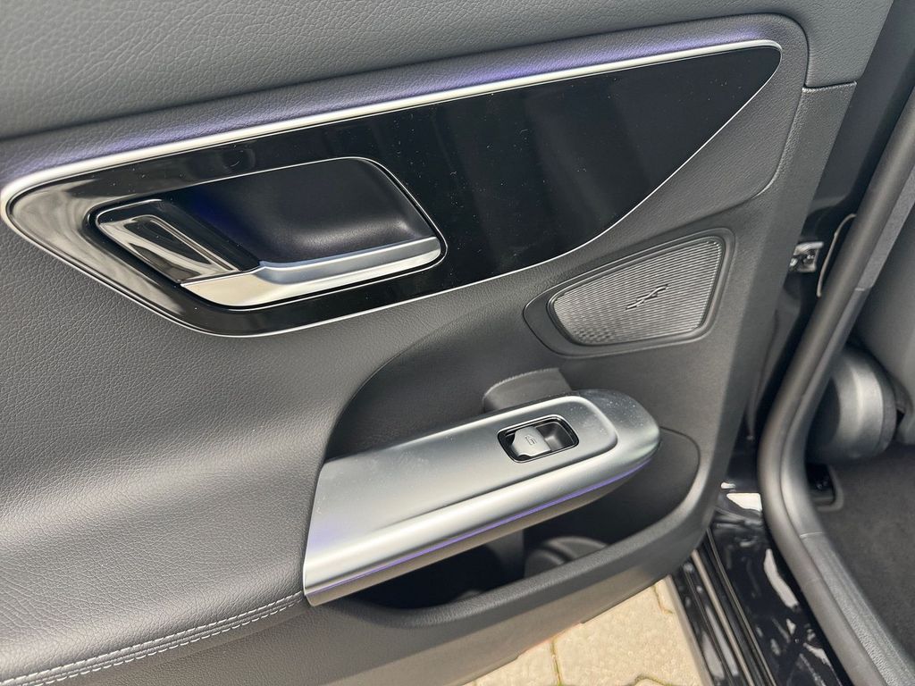 Mercedes-Benz C 200 2025