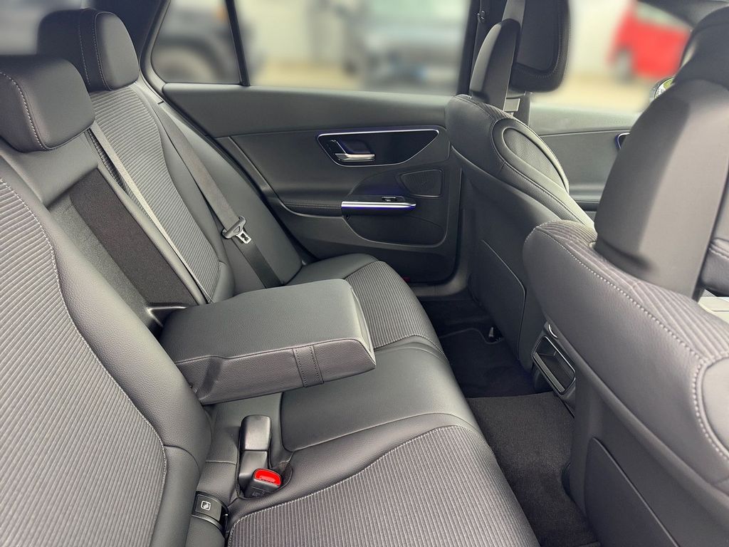 Mercedes-Benz C 200 2025