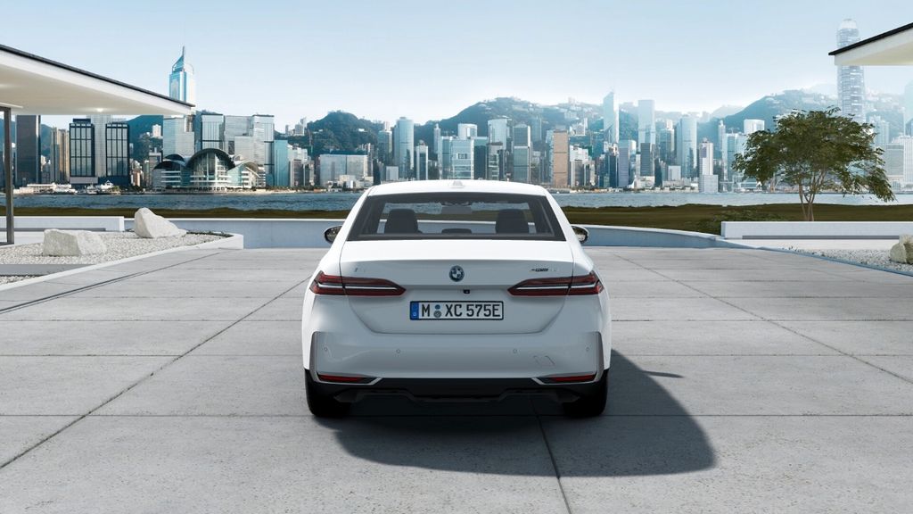 BMW i5