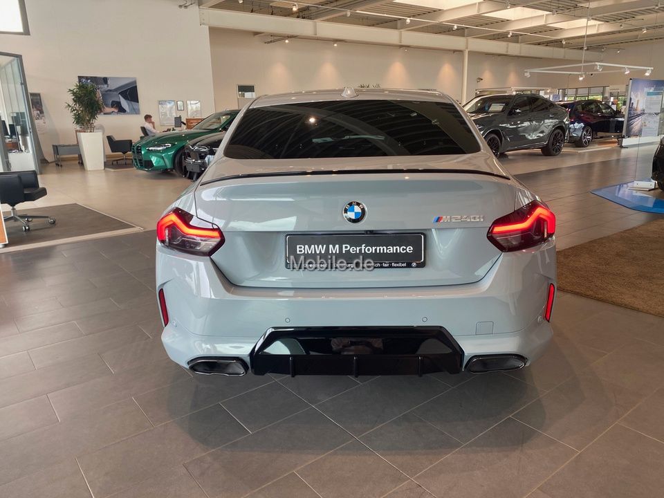 BMW M240i