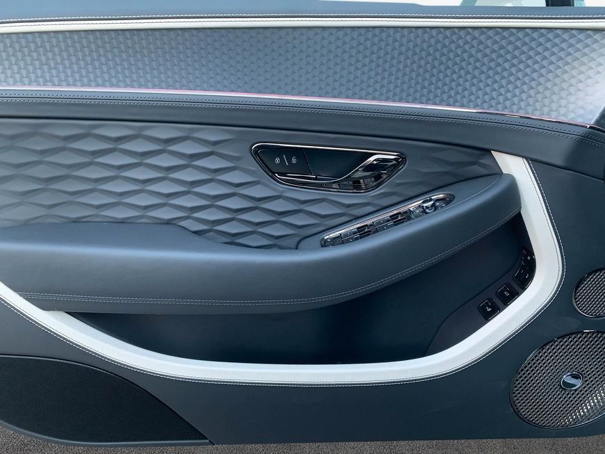 Bentley Continental GTC 2025