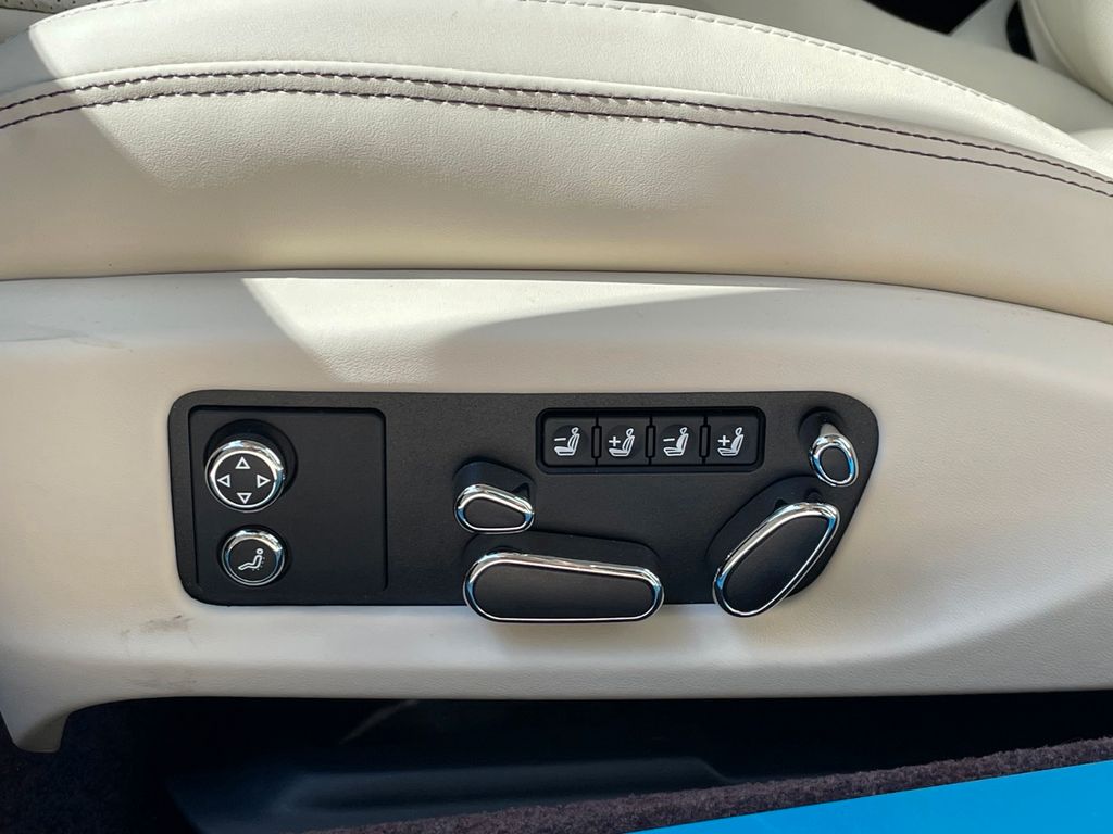 Bentley Continental GTC 2025