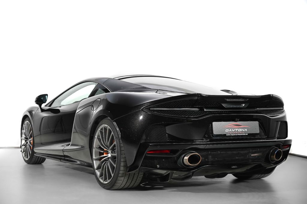 McLaren GT 2024